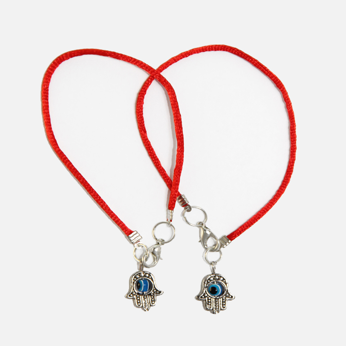 Hamsa-pendant-on-red-string-2